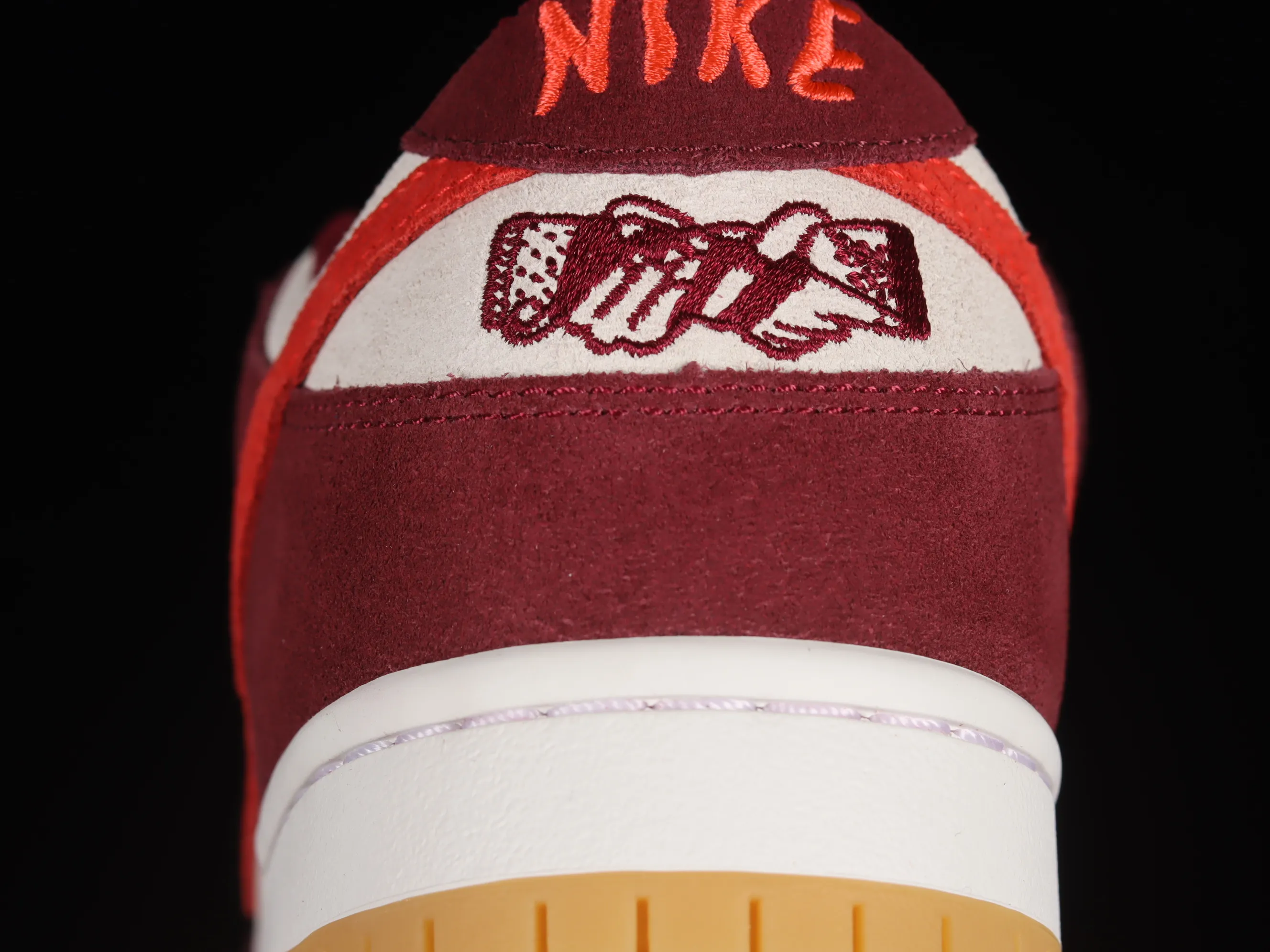 All categories Nk SB Dunk Series Nk SB Dunk Low Low-top sneakers M version Skate Like a Girl x Nk SB Dunk Low joint model Strawberry Bear SB low-top casual sports skateboard shoes DX4589-600